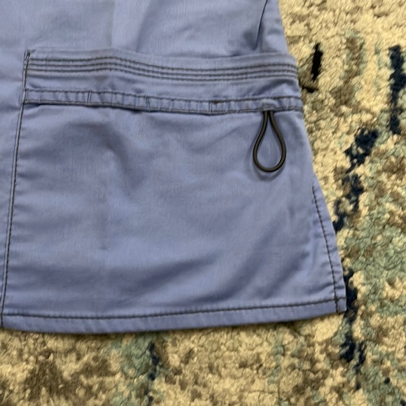 💰3 items for $25 🏷 Women Dickies Ceil Blue Scrub Top fits like a Small/Medium - Picture 4 of 9